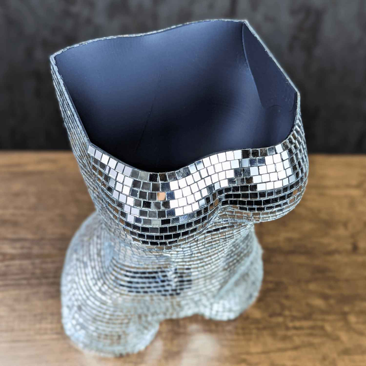 Top opening of the silver mirror torso planter