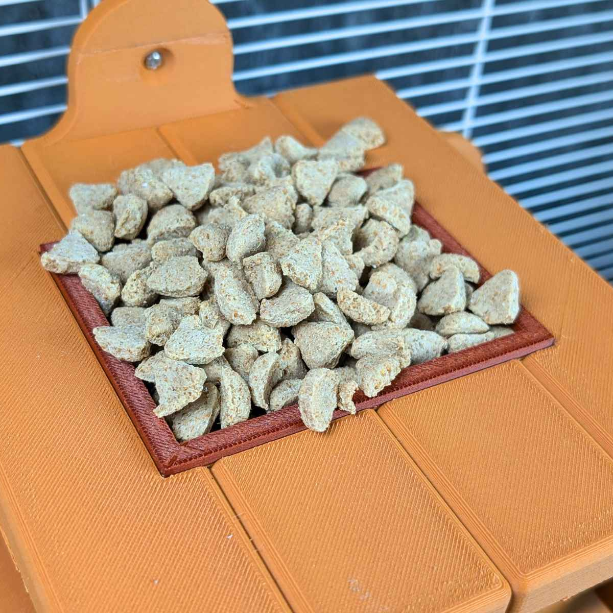 Close-up of the filled removable food bowl in the picnic bench table